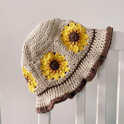 Sunflower bucket hat