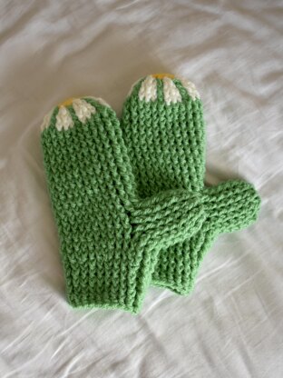 Flower top croheted mittens