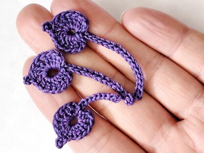 Crochet white vine pattern