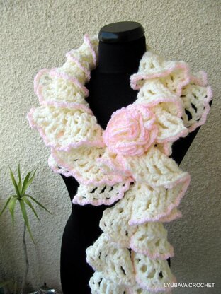 Chunky Crochet Ruffle Scarf "Winter Honeymoon"