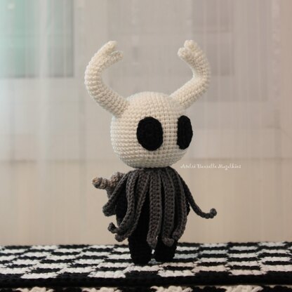 Stylized Silent Knight Amigurumi Crochet Pattern – Cute Fantasy Doll PDF (US Terms)
