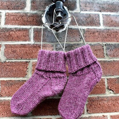 Happy Feet - knitting pattern