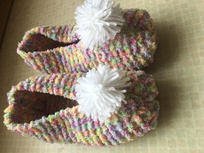 POMPOM SLIPPER SOCKS CHENILLE GARTER STITCH BEGINNER KNITTING PATTERN