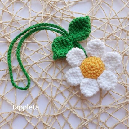 Daisy charm crochet