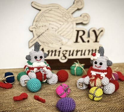 Amigurumi Christmas 🤶 robot keychain