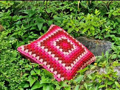 La Vie en rose  Granny Cushion