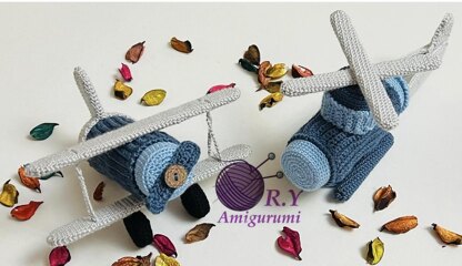 Amigurumi recycle airplanes