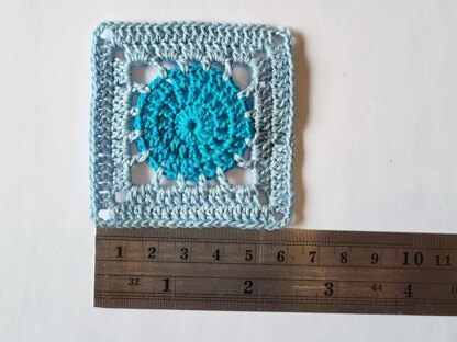 Granny square with round