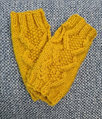 Mustard mittens