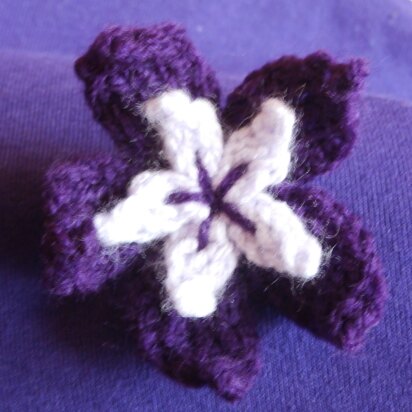 Periwinkle Flower Knitted Brooch