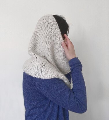 Debbie - leaf pattern cowl