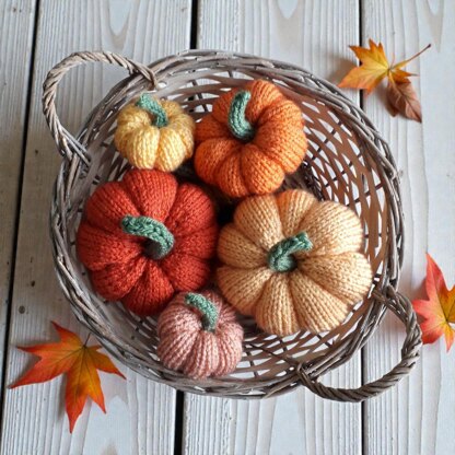 Easy knitted Pumpkins