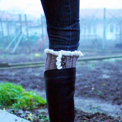 Knit look boot cuffs with ruffles
