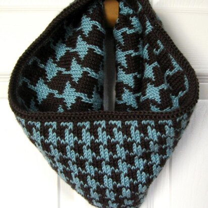 Reversible Houndstooth Cowl