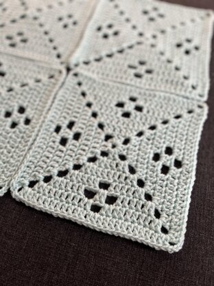 Mini Filet Granny Square