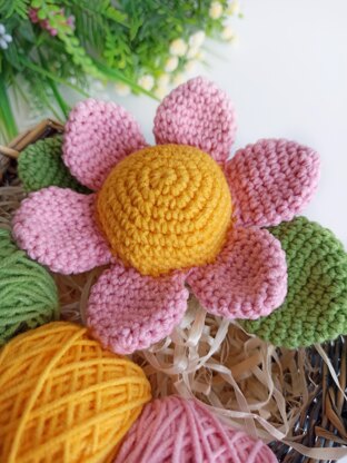 Crochet flower pattern, easy crochet baby rattle