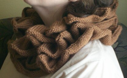 Ruffle Around Cowl