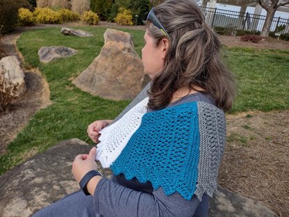 Tricolored Capelet