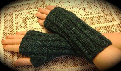 BABY CABLE FINGERLESS GLOVES