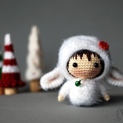 White Sheep crochet Doll. Tanoshi series toy.