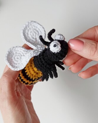 Mini crochet bee amigurumi pattern, easy crochet pattern