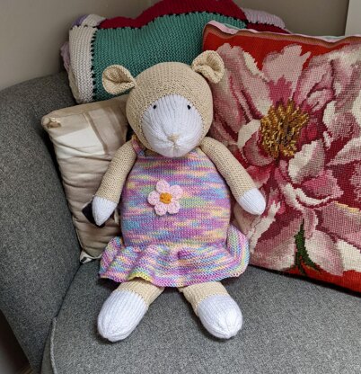 Shelly Sheep cuddly knitted toy