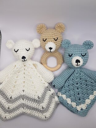 Crochet bear comforter and teether