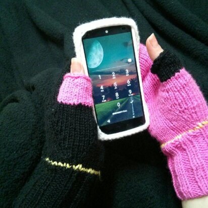 Geek Cellphone Mittens