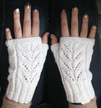 K854 – For the Future Bride Fingerless Gloves