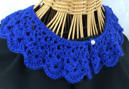 Shell Lace Collar