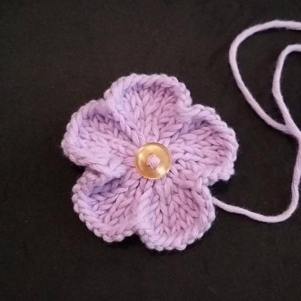 Small knitted store flower pattern