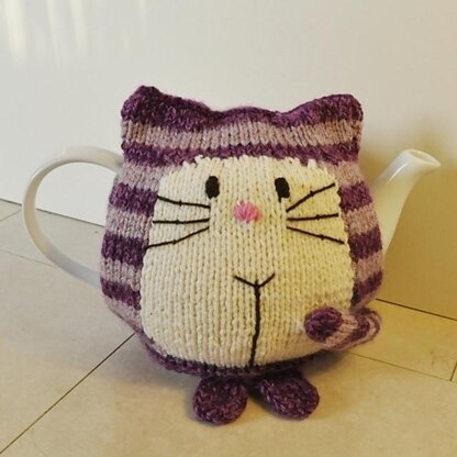 Knitty Kitty tea cosy