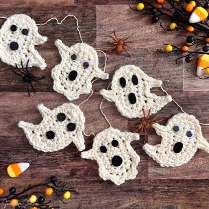 Halloween Spooky Boo Ghost Garland –Crochet Pattern