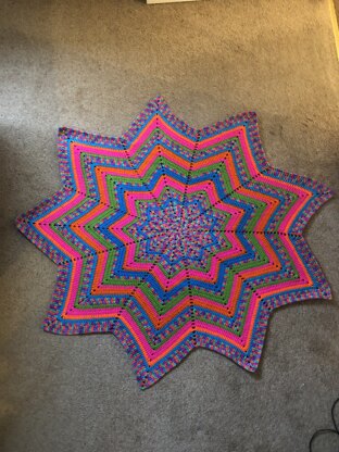 Psychedelic star throw