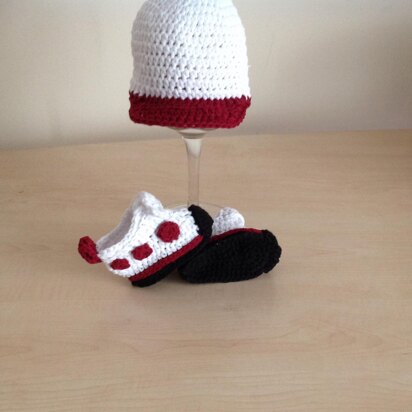 Sporty Baby Bootie & Hat Set N 233