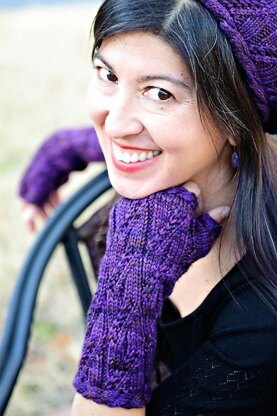 Twisty Violet Mitts