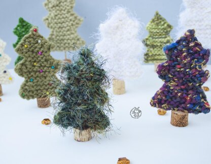 Many Christmas trees knitted flat