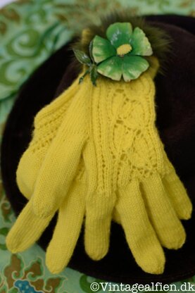 Vintage gloves:Tinker Bell