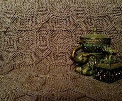 Avignon Matelassé Afghan