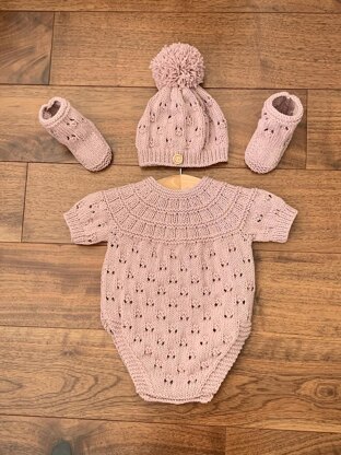 'Pippin' 3 Piece set with 8 sizes from Premature to 24 Months