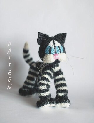 Playful Blue eyes Tabby cat ( a wire skeleton inside) - knitting pattern (knitted round)