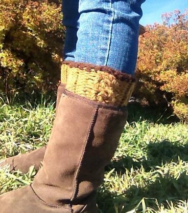 Simple Cabled Boot Toppers