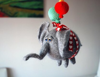 Airy-Fairy Flying elephant with 3 balloons ( knitted round )