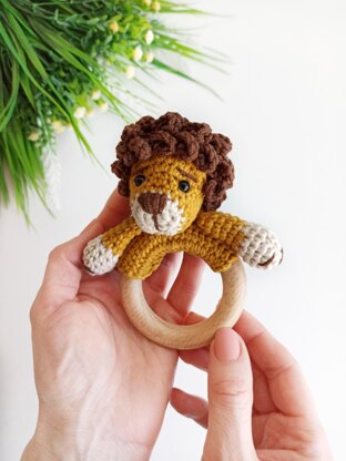 Lion baby rattle crochet pattern