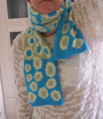 Spotty scarf