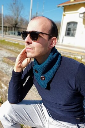 Cowl with buttons for men