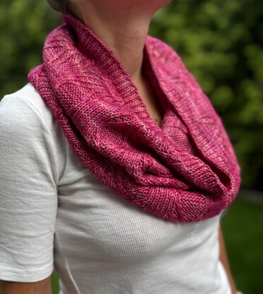 Yin Yarn Cowl