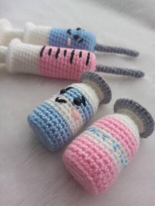 Crocheted vaccine Syringe