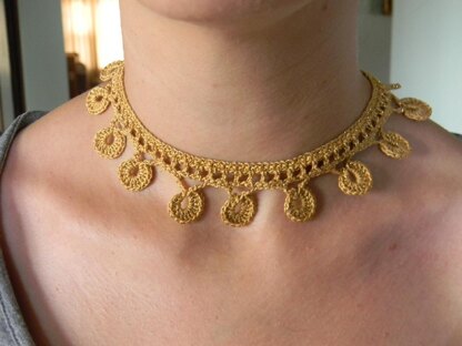 Crochet necklace "Golden coins"