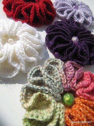 Crochet Brooch "Scarlet Flower"